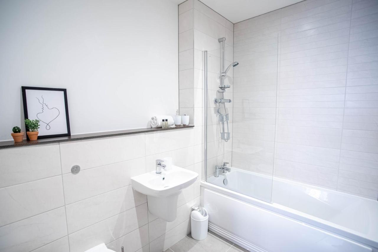 Luxury Apartments Available Next To Train Station - The Wallgate Apartments Wigan - Free Parking Bagian luar foto